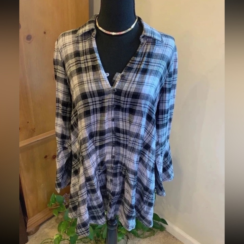 🌹Torrid - EUC Fit & Flare Brushed Rayon Acrylic Top - Black & White Button Down